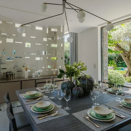 Beautiful 12 Guests With Pool In Tropez * Сен-Тропе